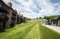The Lodge-Modern Ski-Out/Ski-Out. Serene retreat Condo for the Outdoorsy type!