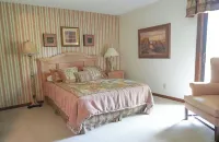 Cozy 2BR/2BA at Seven Springs Mtn Villas; sleeps 10 for ski, golf, play, relax!