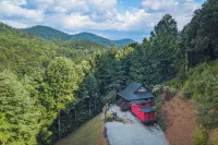 Train Caboose w/ Upscale Amenities Minutes to Waynesville & Asheville - WiFi