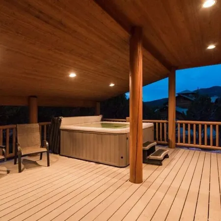 MASSIVE 9 BEDROOM LUXURY CABIN! PERFECT FOR REUNIONS AND RETREATS!