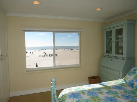Siesta Key,  beach front condo on America's #1 Beach!  2 BR,  2 Bath, Sleeps 6 Отели рядом с достопримечательностью «Лоренс Чип Бич»