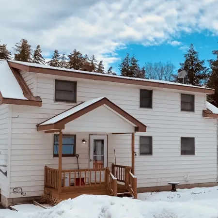 Cozy Upstate Adirondack Cottage Getaway