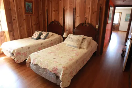 Ocean's Breeze, a welcoming space to gather in the 'Heights Pet friendly! Отели рядом с достопримечательностью «Serenity by the Sea»