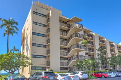 Remodeled Quiet Oceanfront Corner Unit on 3rd Floor at Sugar Beach Resort Hotels near Kīhei Bay Surf