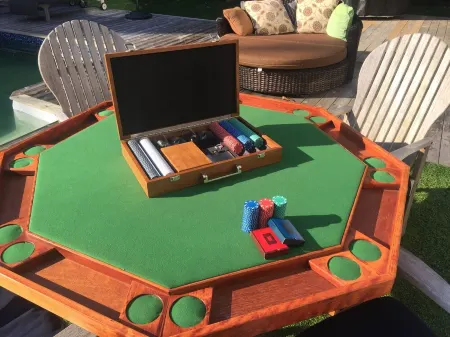 Grab a Fun Fall Weekend by Wolffer Vineyard! Columbus Day Holiday Now Available Отели рядом с достопримечательностью «Sag Harbor Historical Museum: The Annie Cooper Boyd House»