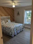 1ST STREET II BEACH HOUSE, UPDATED DOG FRIENDLY  FENCED IN YARD 1 BLOCK TO BEACH