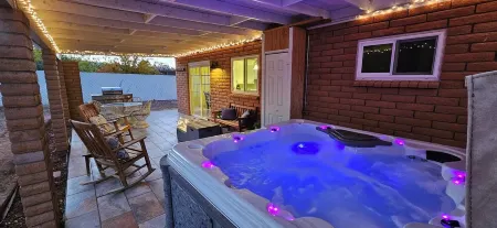 La Puerta Azul 3-bedroom home Hot Tub too! 10 minutes to Ft Huachuca