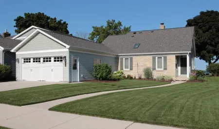 Lake Michigan Home with gorgeous views, great spot for family or golf retreat Отели в г. Sheboygan