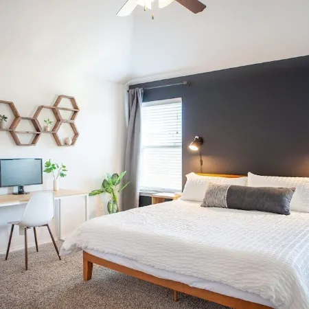 Scandi Home by Turnpike - KING Bed, Fast WiFi