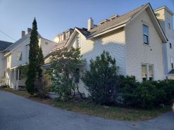 Modern Carriage house 2 blocks from Church Street