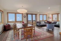 Maple at Lake Bluff Preserve-Spectacular Lake Michigan Views-Sleeps 12