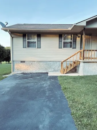 Comfy Retreat - Queen Bed Central Crossville Отели в г. Камберленд