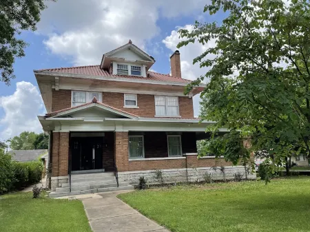 Lg Historic.  2 bulk MSU. Hammond.  OTC.  Downtown close