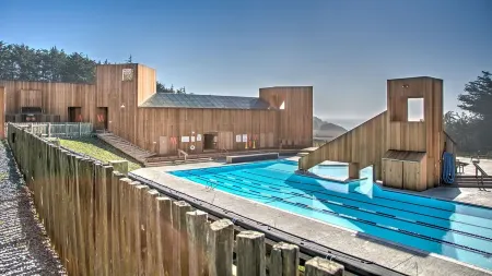 Sea and Sand Serenity a Short walk to Stangel Beach and Ohlson pool