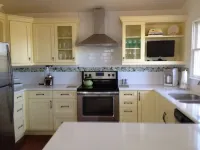 Charming cottage 2 blocks from the beach