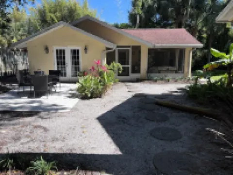 Light filled walk to bay 1 King BR,1 BA private cottage by the Ringling Museum