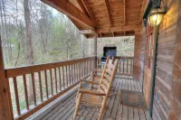 Bear Hugs #23 - Charming & Clean Log Cabin!