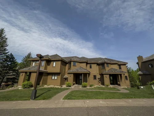 Ski-in/Ski-Out townhome, family-friendly, ideally located to resort amenities