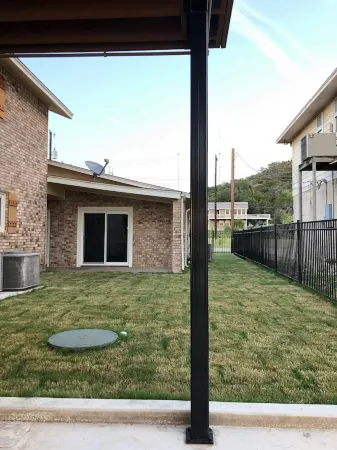 On the water Lakehouse, Waterfront Views, Open Water, - With Shade Отели рядом с достопримечательностью «Lake Lyndon B. Johnson»