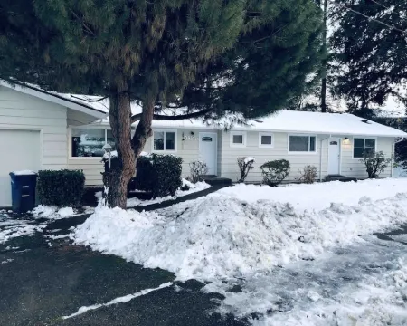 Modern & Remodeled 3bd/2ba duplex unit in Bothell - walk to UW Bothell, Downtown ボセルのホテル