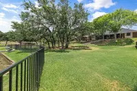 Lake Life • Beautiful Home for the Fam! • Pets! Hotels near The Glenn Brother's Building