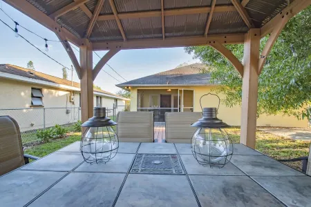 3/2 Beach House Close to Beach: Kid and Pet Friendly!