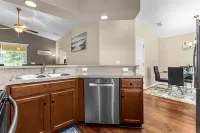 Charming 3-bedroom house in fantastic Haines City with WiFi, AC, near Disney