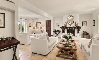 Exclusive Villa with Stunning Luberon Views