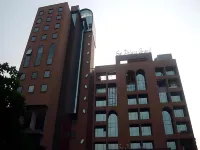 Sai Palace Grand, Malad Hotel in zona Utkarsh Cricket Academy