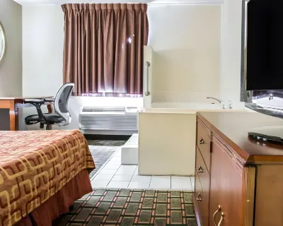 Econo Lodge Hotels near Field's Fabrics
