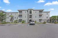Gorgeous 2 Bed /2 Bath Condo Close to Beaches