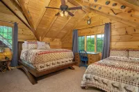 Mtn Sunsets Lodge, Hot Tub, Mtn Views, Fireplaces, River Access, WiFi, Private!