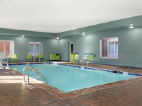 Holiday Inn Express & Suites LOUISVILLE SOUTH-HILLVIEW by IHG Hotels in Hillview