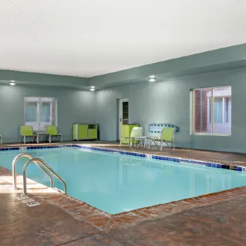 Holiday Inn Express & Suites LOUISVILLE SOUTH-HILLVIEW by IHG