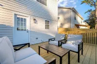 Stylish Mid-century Modern 3-bedroom 2.5 bath townhome in awesome Tallahassee