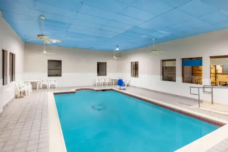 Days Inn & Suites by Wyndham NASA Space Center Houston