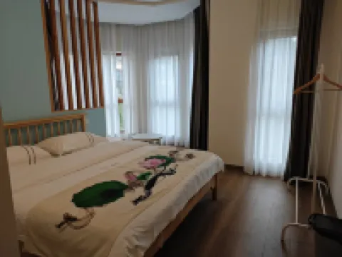 峨眉山與湖房東小張公寓（峨洪路分店）