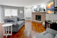 Quiet Condo with King Suite 4 Miles from the Beach,Private Balcony,Pool Hot Tub.