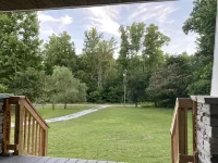 Trailer and pet-friendly! Hot tub! Minutes to Windrock and Frozen Head!