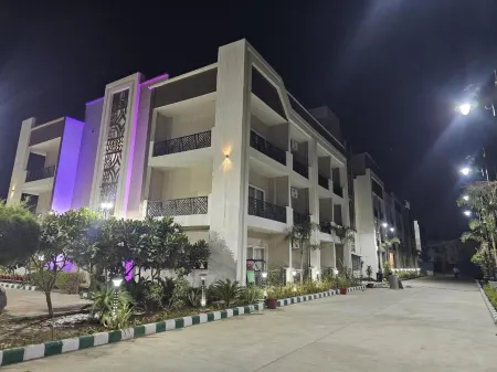 Hotel Shree Sadhna - Vrindavan Chhatikara Road
