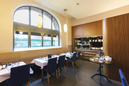 Royal Hotel - Urban Living