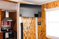 Charming 1-bedroom house in relaxing Alpine with WiFi, AC Hotels in Alpine