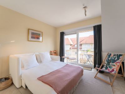 Appartment with beach cabine and parking