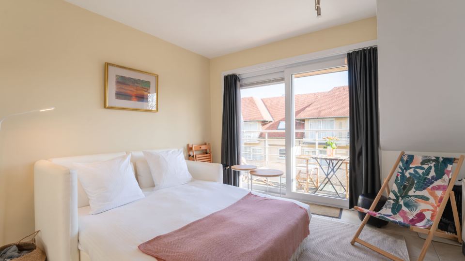 Appartment with beach cabine and parking