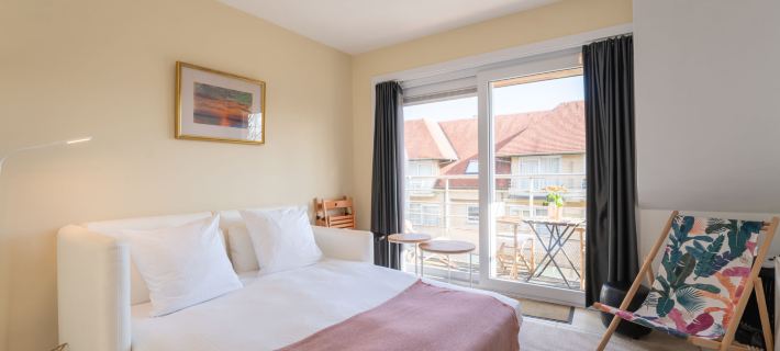 Appartment with beach cabine and parking Hotels in De Haan