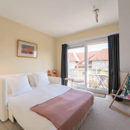 Appartment with beach cabine and parking