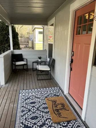 Nee-Nee's Bungalow Отели рядом с достопримечательностью «Interstate Bridge»