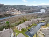 Branson Escape ~ Pointe Royale Resort Condo ~ Pet Friendly ~ Sleeps 6