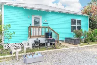Sandy Feet Retreat Beach cottage with pools and beach access