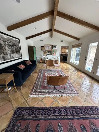 Austin Paradise in the hills just 4 miles from downtown and 2 miles to Zilker.